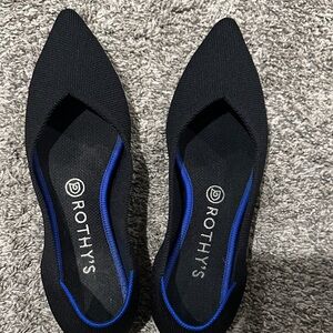 Rothy's Women's Black and Blue Pointed Flats